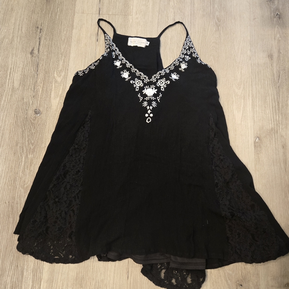Nectar Black Gauze Lined Cami Embroidered Lace Panels Size Medium